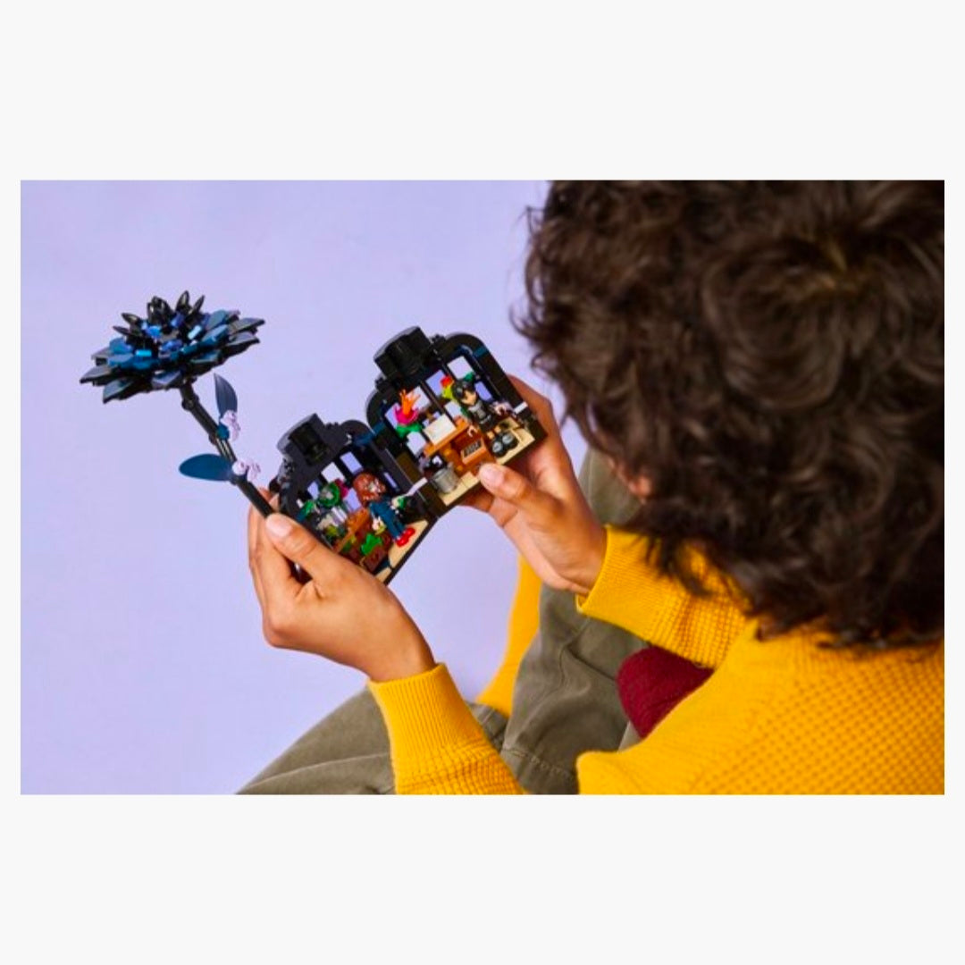 LEGO 76684: Wednesday - Zwarte Dahlia