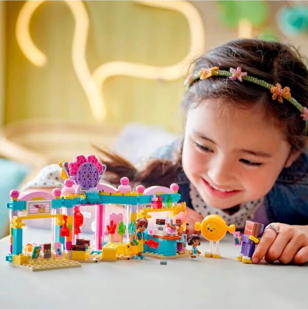 LEGO 42649: Friends - Heartlake City snoepwinkel