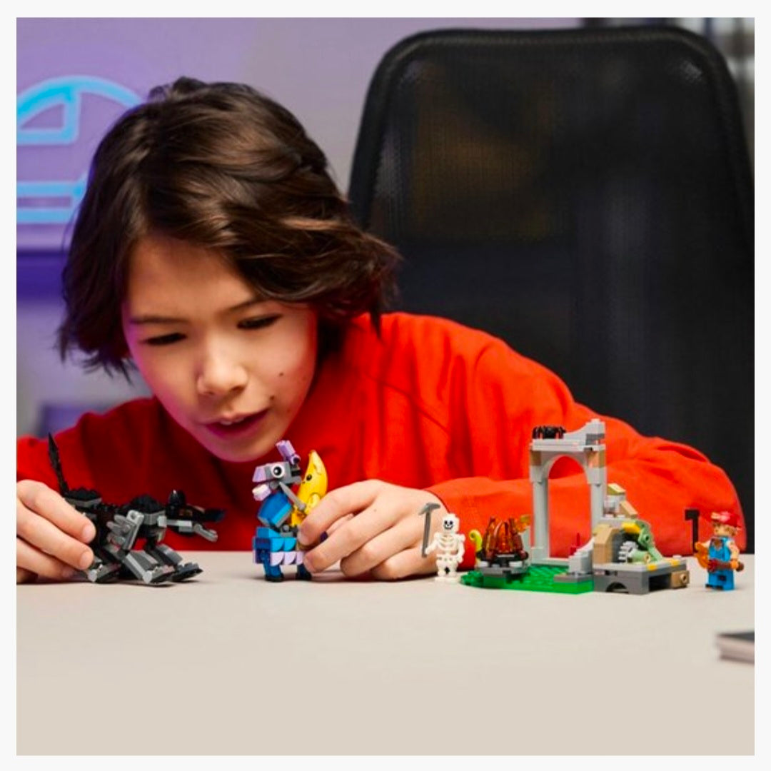 LEGO 77075: Fortnite - Peely en Sparkplugs kamp