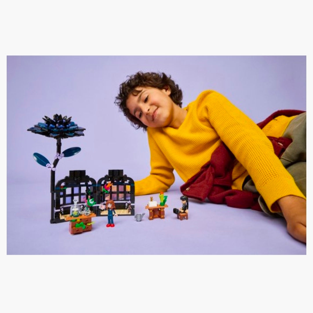 LEGO 76684: Wednesday - Zwarte Dahlia