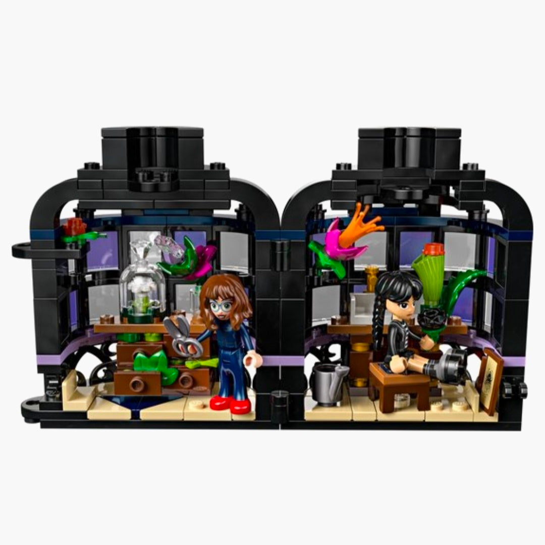 LEGO 76684: Wednesday - Zwarte Dahlia