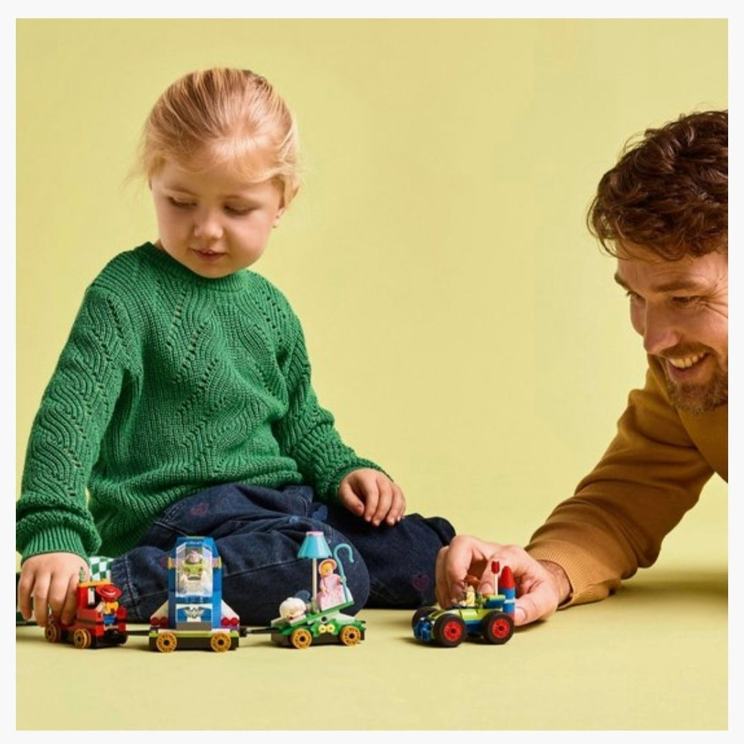 LEGO 43264: Pixar Toy Story Feesttrein en RC Auto set