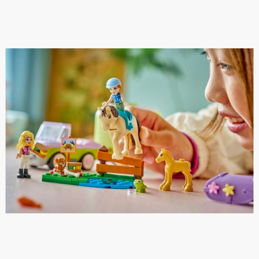 LEGO 42695: Friends - Trailer met Paard en Veulen